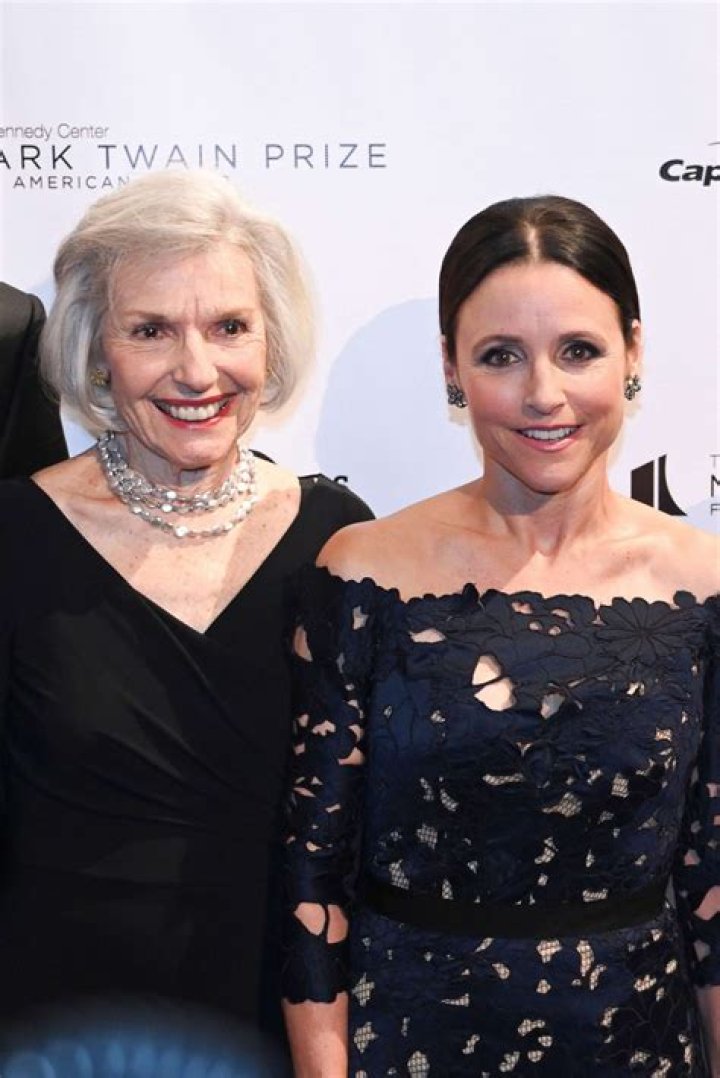 Julia Louis-Deryfus Net Worth: Career &amp; Lifestyle